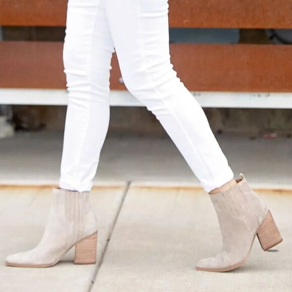 New Marc Fisher Loshay Chelsea Suede Pointed Ankle Bootie Beige Boots #1346 - Picture 1 of 12
